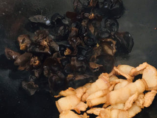 10、腐竹炒木耳,加木耳～