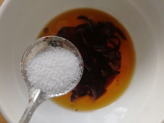 19、炝土豆丝,一小勺盐。