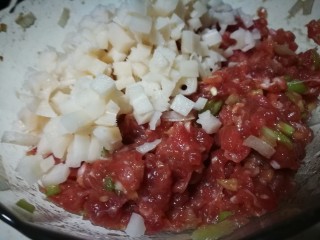 9、厨房挑战＋荤菜～肉饼子蒸蛋,加入莲藕丁