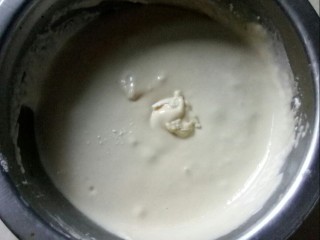 4、椒香小黄鱼,调成面糊。