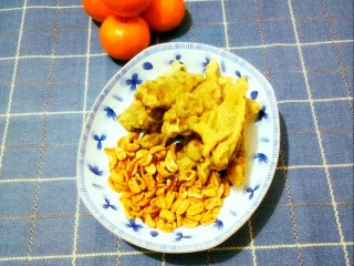 10、椒香小黄鱼,香酥的小黄鱼和香脆的酒鬼花生。