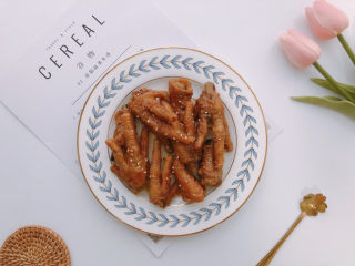 14、虎皮鸡爪,撒上白芝麻。