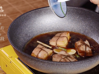 11、乌龙茶香东坡肉，肥而不腻的经典名菜,加少许葱姜