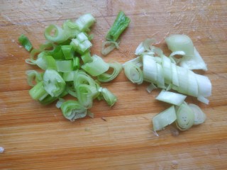 4、香菇肉末豆腐,葱切圈儿