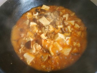 18、香菇肉末豆腐,水分变少，加入淀粉汁