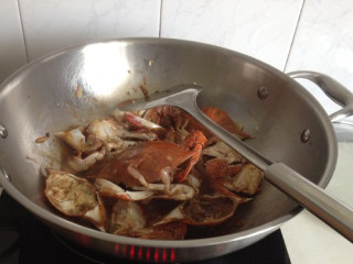 7、四川香辣蟹,放开水大火煮开后改中小火