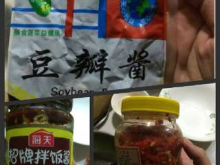 2、酱香拌面,再放点豆瓣酱，拌放酱，四川辣椒酱