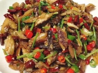 8、爆炒鲅鱼,香喷喷的爆炒鲅鱼做好