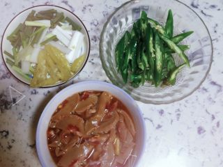 1、爆炒腰花,如图