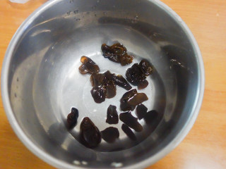 5、荷塘月色--缤纷蔬菜炒藕片,6、	黑木耳洗净泡发备用