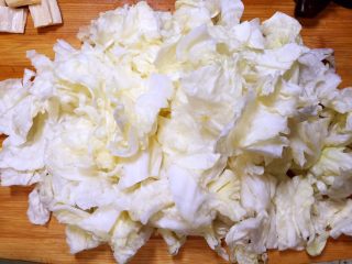 3、木耳腐竹炒白菜,白菜切块