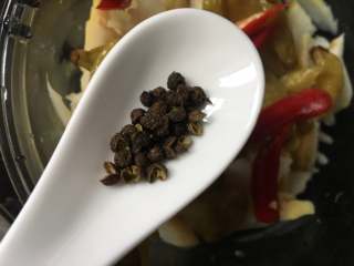 10、泡椒春笋,加入20粒左右的花椒