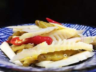 15、泡椒春笋,我们的泡椒春笋就做好了，不比外面买的差~