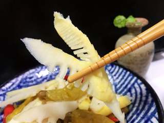 16、泡椒春笋,爽脆有味儿，下饭小菜就爱它~