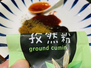 13、豆皮金针菇卷,加孜然粉