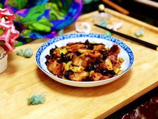 25、嫩绿纷红不自愁➕尖椒木耳回锅肉,成品