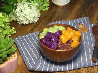 13、小朋友都爱吃的三色芋圆红豆汤,好吃的三色芋圆红豆汤就完成啦