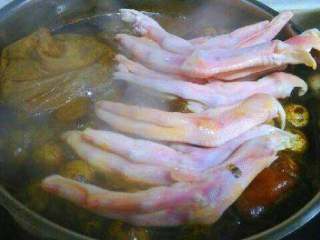 13、各种各样的卤菜,20分钟后放鸭脚