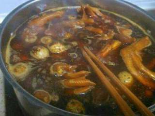 15、各种各样的卤菜,熬卤汤30分钟，煮卤料一共50分钟，再关火焖20分钟入味。