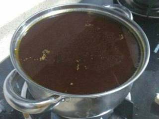 16、各种各样的卤菜,煮好的卤菜捞起，卤汤不要丢，放入冰箱里冷藏着下次煮，