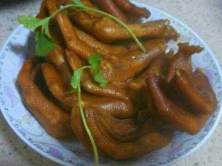 18、各种各样的卤菜,卤好的鸭脚