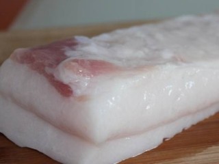 2、干锅西兰花,一块肥肉！