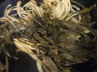 3、香辣梅干菜 超级下饭,清洗干净