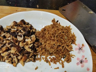 6、香辣梅干菜 超级下饭,香菇、萝卜干切碎