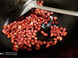 9、香辣梅干菜 超级下饭,花生米炒熟