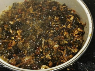 21、香辣梅干菜 超级下饭,热油浇入,趁热拌匀,放凉