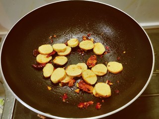 12、干锅包菜,放入素鸡片。