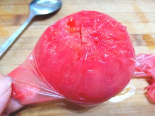 3、番茄炒茄子,去皮