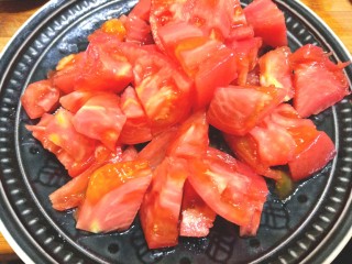 4、番茄炒茄子,切块
