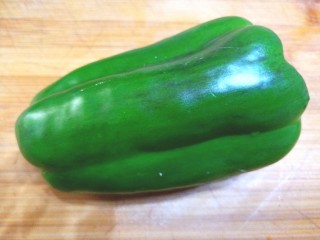 5、番茄炒茄子,青辣椒洗净