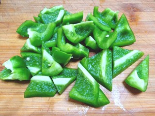 6、番茄炒茄子,去帝去仔，切块