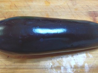 7、番茄炒茄子,茄子洗净