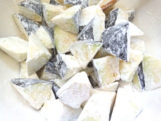 11、番茄炒茄子,翻拌均匀