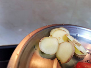 9、干锅西兰花,姜切片