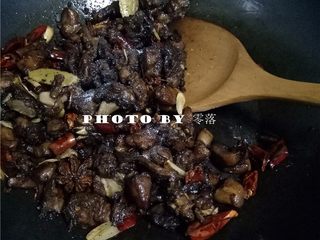 12、自贡冷吃兔,再调入适量盐;