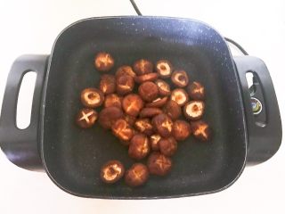 17、美味小零食  孜然香菇,炒匀即可