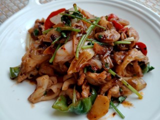 16、小炒海宝脆骨,装盘。大功告成????????