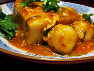 14、红烧米豆腐,装盘后，来点香菜装饰，也可以吃啦