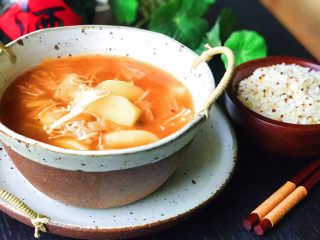 15、酸辣泡菜锅,酸辣可口，喝这个汤我可以吃下两碗饭????????