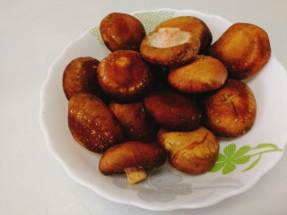 4、菌类料理+凉拌香菇,洗好沥干水分