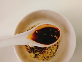 15、菌类料理+凉拌香菇,陆续加入生抽2勺