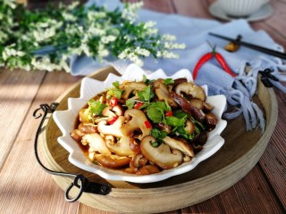 26、菌类料理+凉拌香菇,成品图