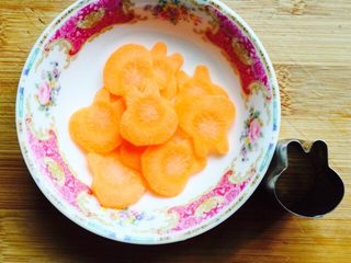 8、挑战厨房 +素菜+清炒盘菜,切成圆片再用模具压花成型