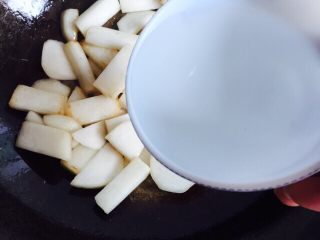 13、挑战厨房 +素菜+清炒盘菜,加入适量的开水