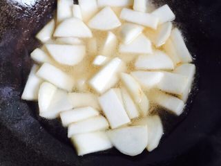 14、挑战厨房 +素菜+清炒盘菜,水量和盘菜齐平即可，大火炒开至熟。大概就4分钟左右