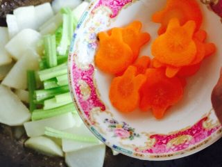 16、挑战厨房 +素菜+清炒盘菜,再加入胡萝卜